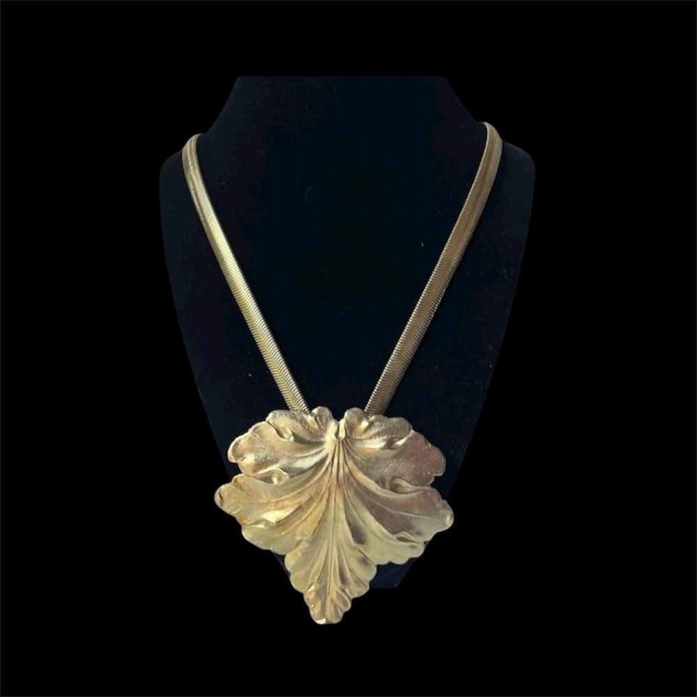 Elegant Gold Leaf Pendant Necklace vintage rare